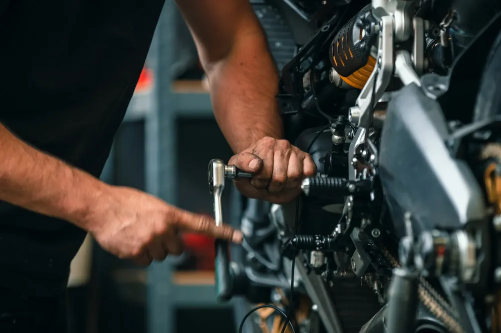 Atelier moto près de Anet